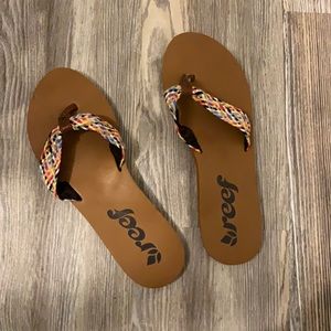 Reef flip flops size 11 women’s